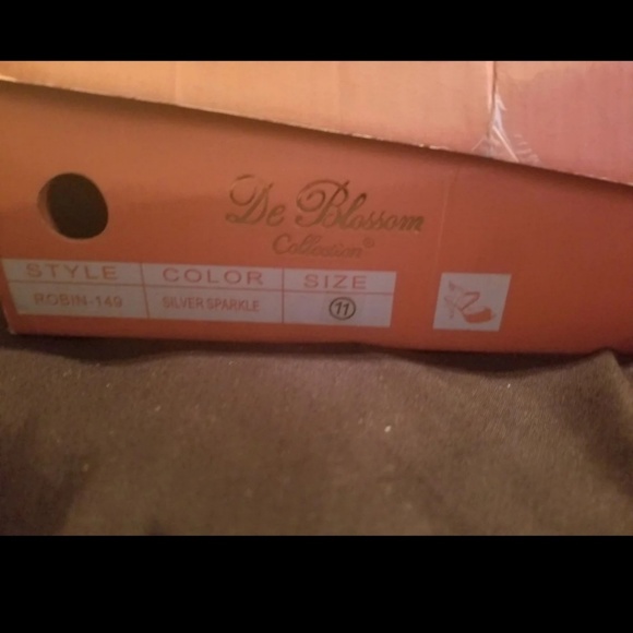 De Blossom Silver Heels - Picture 3 of 3